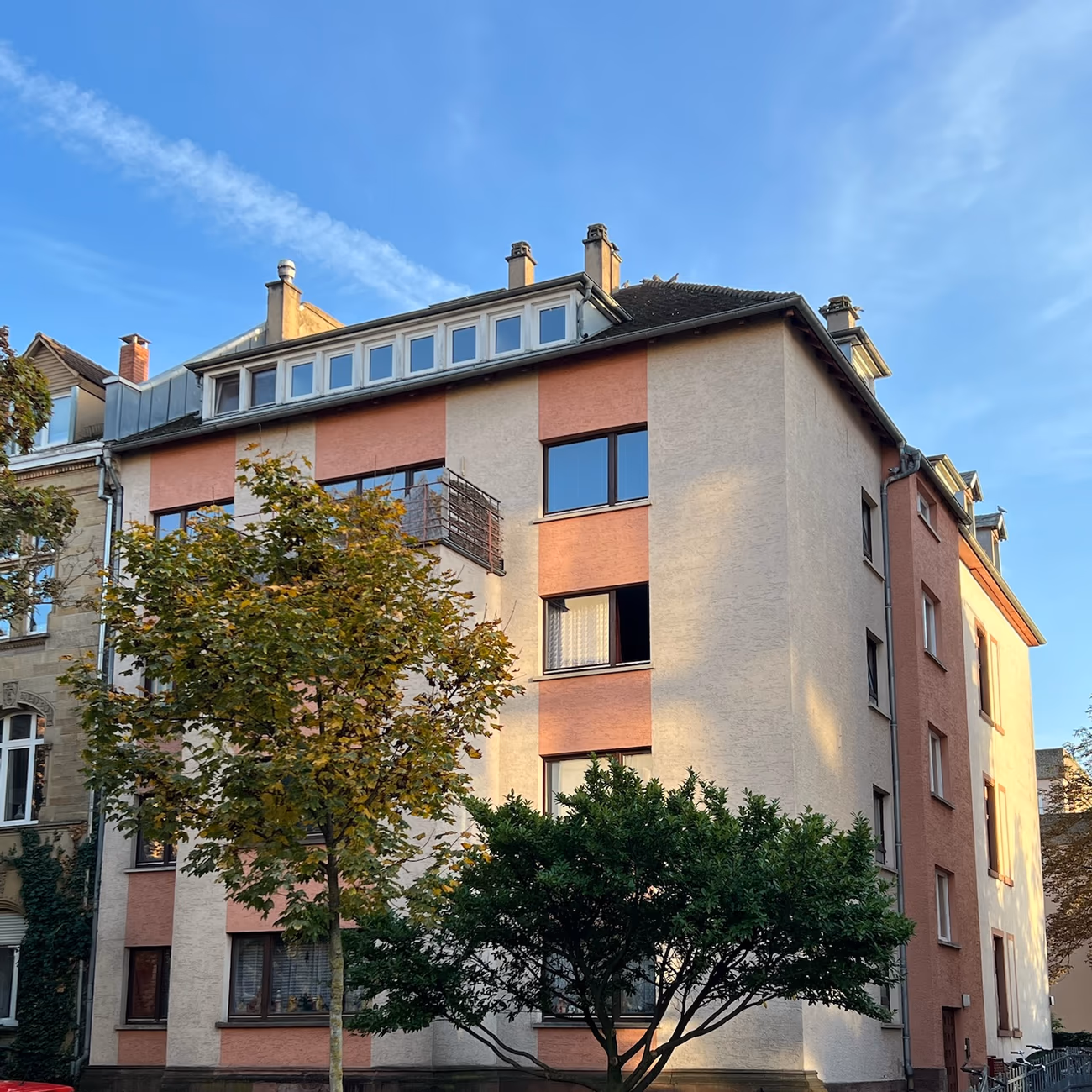 Fassade & Dachausbau — vorher, unsaniert
